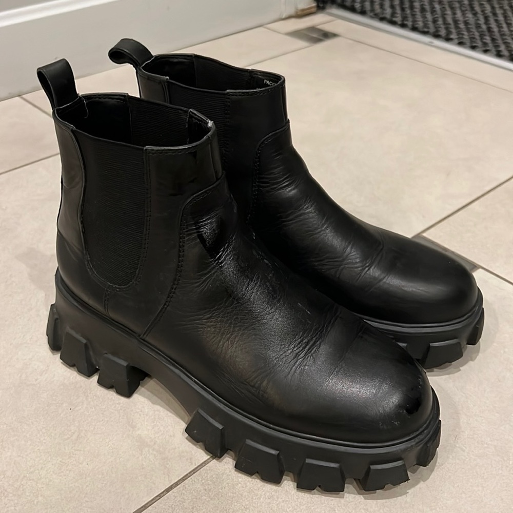 Villa rouge black boots 100% authentic
